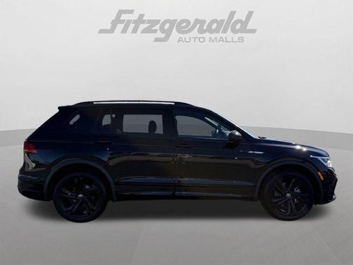 Deep Black Pearl 2023 Volkswagen Tiguan 2.0T SE R-Line Black 4MOTION