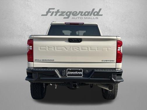 White Sands 2026 Chevrolet Silverado 2500 Custom