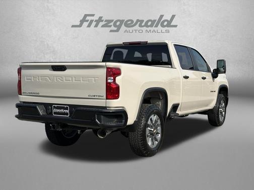 White Sands 2026 Chevrolet Silverado 2500 Custom