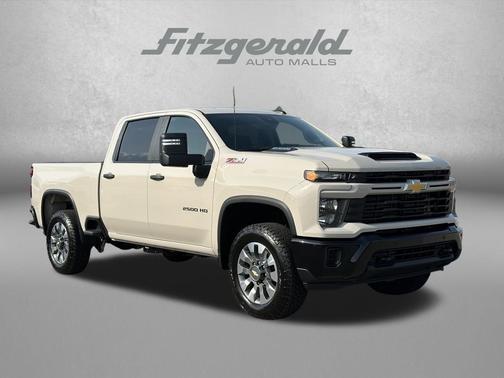White Sands 2026 Chevrolet Silverado 2500 Custom