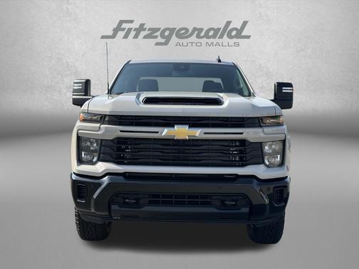 White Sands 2026 Chevrolet Silverado 2500 Custom