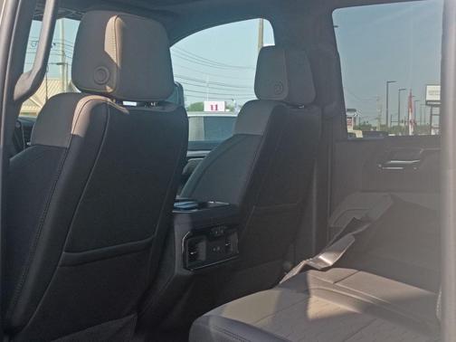 White Sands 2026 Chevrolet Silverado 2500 Crew Cab, Standard Bed, XR2, 4WD