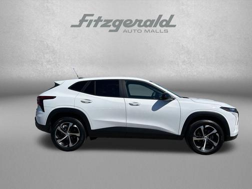 Summit White 2024 Chevrolet Trax FWD 1RS