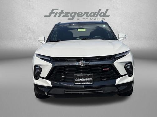 Iridescent Pearl Tricoat 2023 Chevrolet Blazer RS