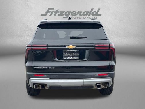Mosaic Black Metallic 2026 Chevrolet Traverse LT