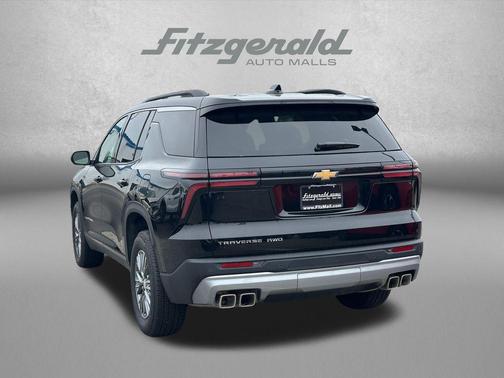 Mosaic Black Metallic 2026 Chevrolet Traverse LT