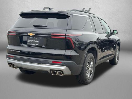 Mosaic Black Metallic 2026 Chevrolet Traverse LT