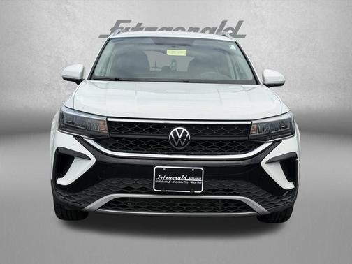 Pure White 2022 Volkswagen Taos 1.5T SE