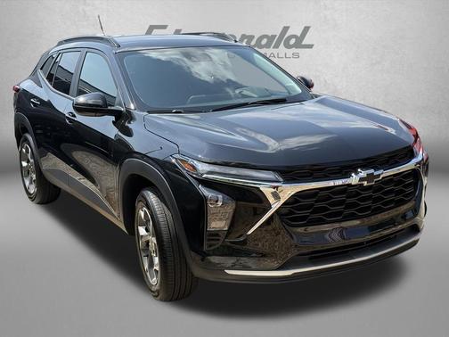 Mosaic Black Metallic 2026 Chevrolet Trax LT