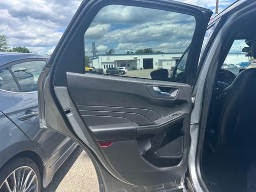 ICONIC SILVER METALLIC 2024 Ford Escape ST-Line