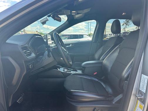 ICONIC SILVER METALLIC 2024 Ford Escape ST-Line