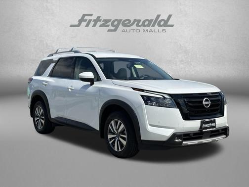 Everest White Pearl Tricoat 2025 Nissan Pathfinder SL 4WD