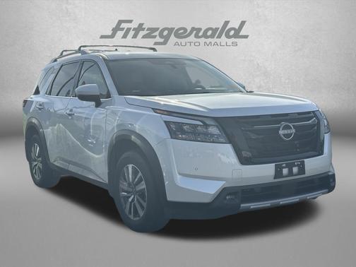 Everest White Pearl Tricoat 2025 Nissan Pathfinder SL 4WD