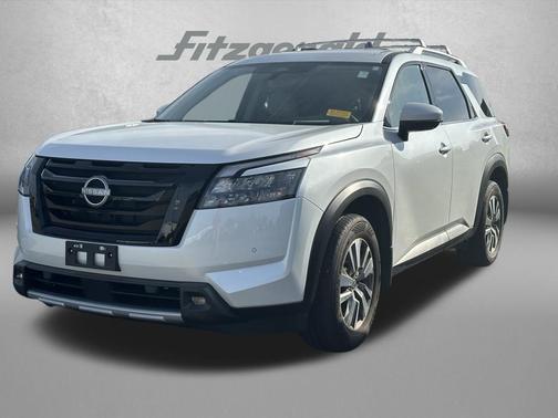 Everest White Pearl Tricoat 2025 Nissan Pathfinder SL 4WD