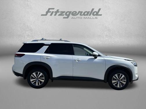 Everest White Pearl Tricoat 2025 Nissan Pathfinder SL 4WD