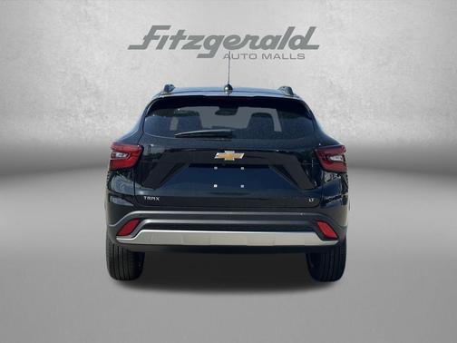 Mosaic Black Metallic 2026 Chevrolet Trax LT