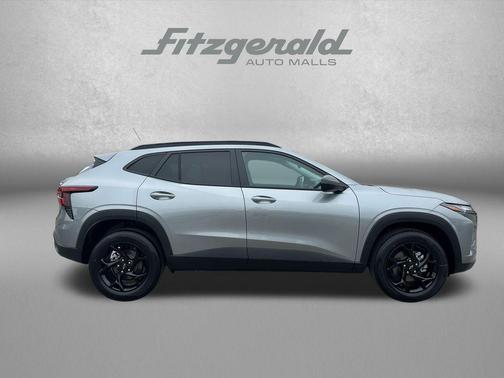 Sterling Gray Metallic 2026 Chevrolet Trax LT