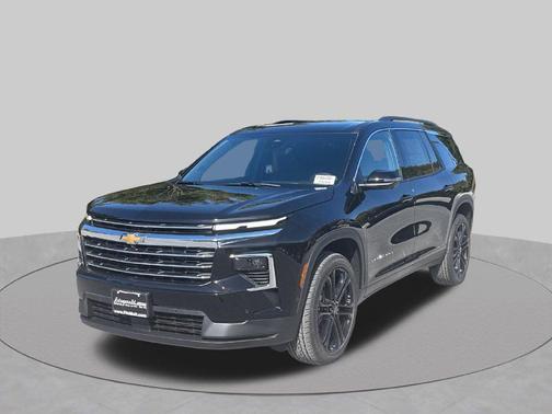 Mosaic Black Metallic 2027 Chevrolet Traverse LT