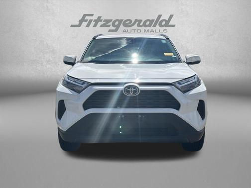 Ice Cap 2024 Toyota RAV4 XLE