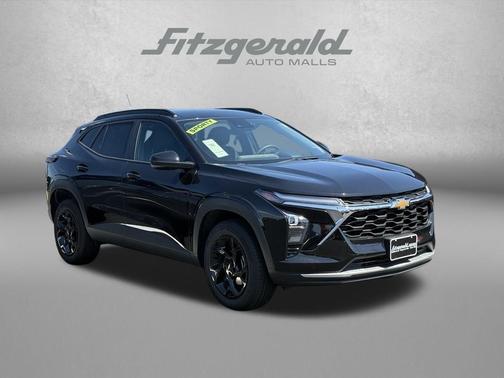 Mosaic Black Metallic 2025 Chevrolet Trax LT