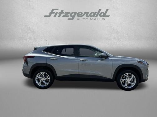 Sterling Gray Metallic 2025 Chevrolet Trax LS