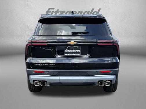 Mosaic Black Metallic 2026 Chevrolet Traverse LT