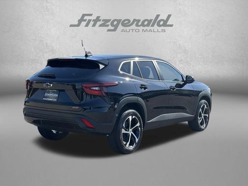 Mosaic Black Metallic 2026 Chevrolet Trax FWD 1RS