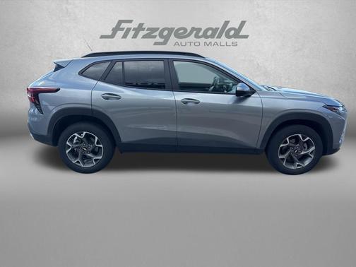 Sterling Gray Metallic 2025 Chevrolet Trax LT