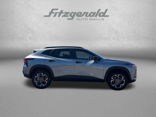 Sterling Gray Metallic 2025 Chevrolet Trax LT