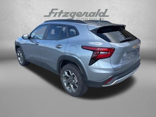 Sterling Gray Metallic 2025 Chevrolet Trax LT