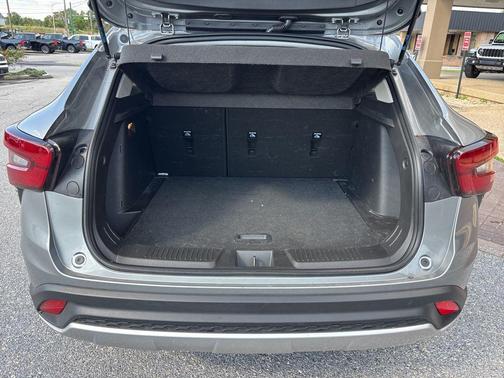 Sterling Gray Metallic 2025 Chevrolet Trax LT