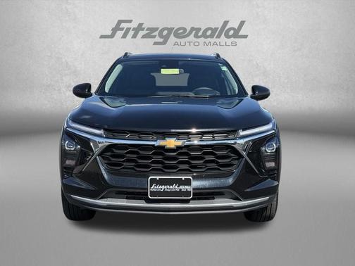 Mosaic Black Metallic 2025 Chevrolet Trax LT