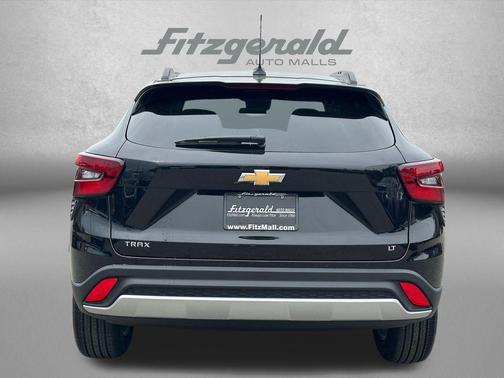 Mosaic Black Metallic 2026 Chevrolet Trax LT
