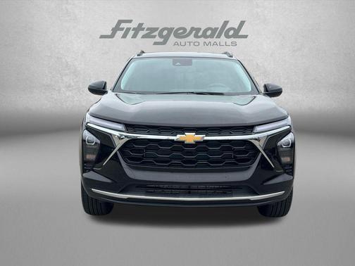 Mosaic Black Metallic 2026 Chevrolet Trax LT