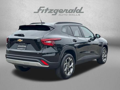 Mosaic Black Metallic 2026 Chevrolet Trax LT