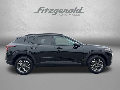 Mosaic Black Metallic 2026 Chevrolet Trax LT