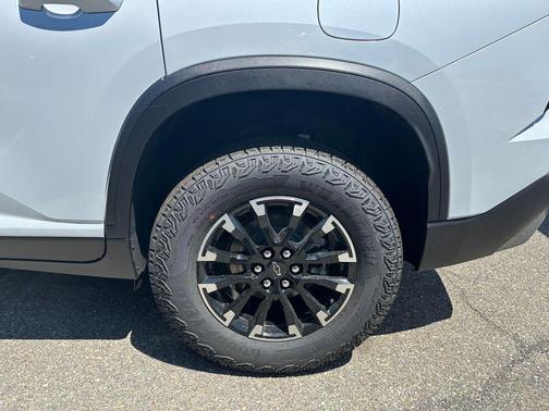 Polar White Tricoat 2026 Chevrolet Traverse AWD Z71
