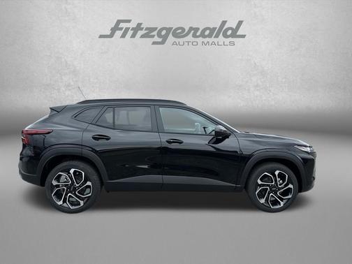 Mosaic Black Metallic 2026 Chevrolet Trax FWD 2RS