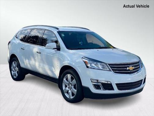 Summit White 2017 Chevrolet Traverse 1LT
