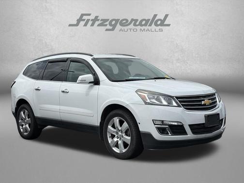 Summit White 2017 Chevrolet Traverse 1LT