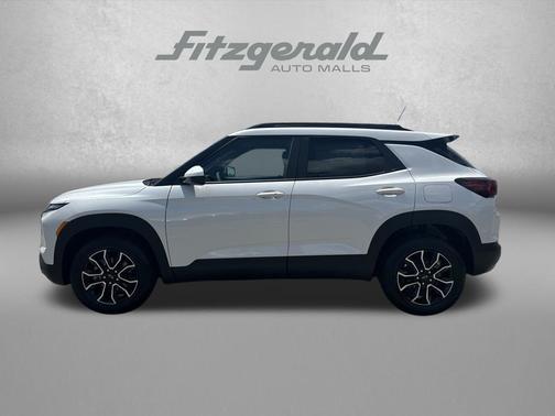 Iridescent Pearl Tricoat 2026 Chevrolet Trailblazer ACTIV