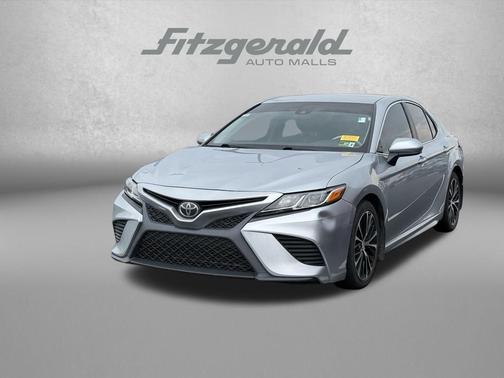 Celestial Silver Metallic 2018 Toyota Camry SE