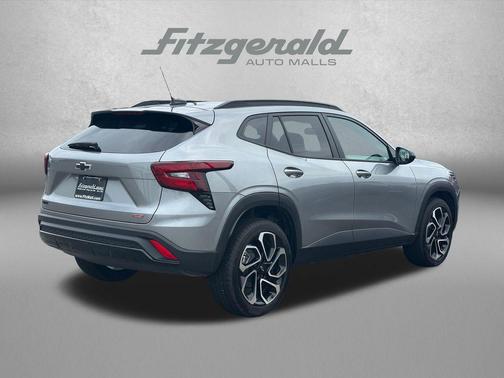 Sterling Gray Metallic 2025 Chevrolet Trax FWD 2RS