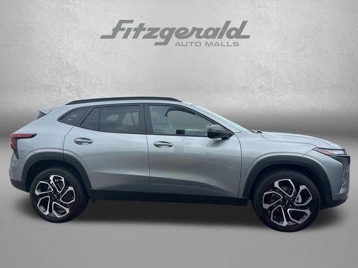 Sterling Gray Metallic 2025 Chevrolet Trax FWD 2RS