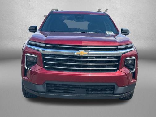 Radiant Red Tintcoat 2026 Chevrolet Traverse LT