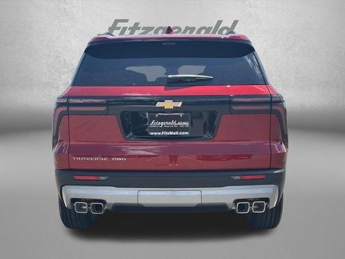 Radiant Red Tintcoat 2026 Chevrolet Traverse LT