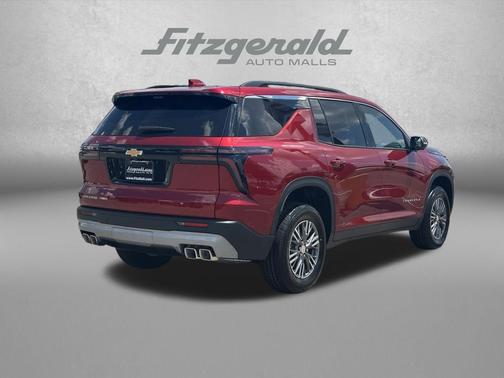 Radiant Red Tintcoat 2026 Chevrolet Traverse LT