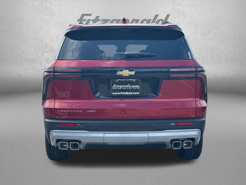 Radiant Red Tintcoat 2026 Chevrolet Traverse LT