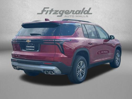 Radiant Red Tintcoat 2026 Chevrolet Traverse LT