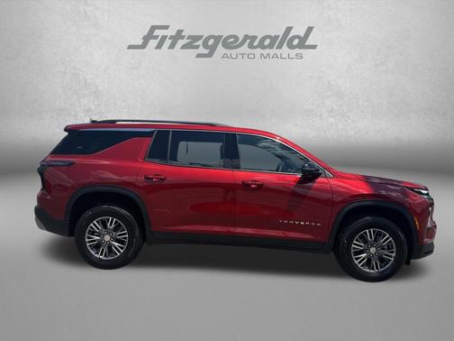 Radiant Red Tintcoat 2026 Chevrolet Traverse LT